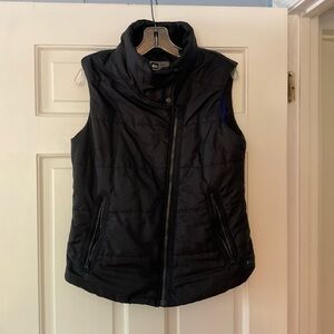 REI Insulated Puffer Vest Black Zip Front Women’s Size S Outdoor Hiking Camping